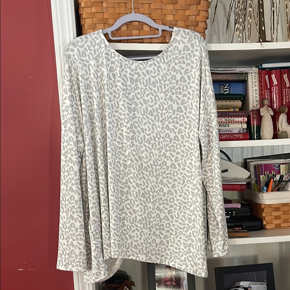 Women's White Leopard Print Top